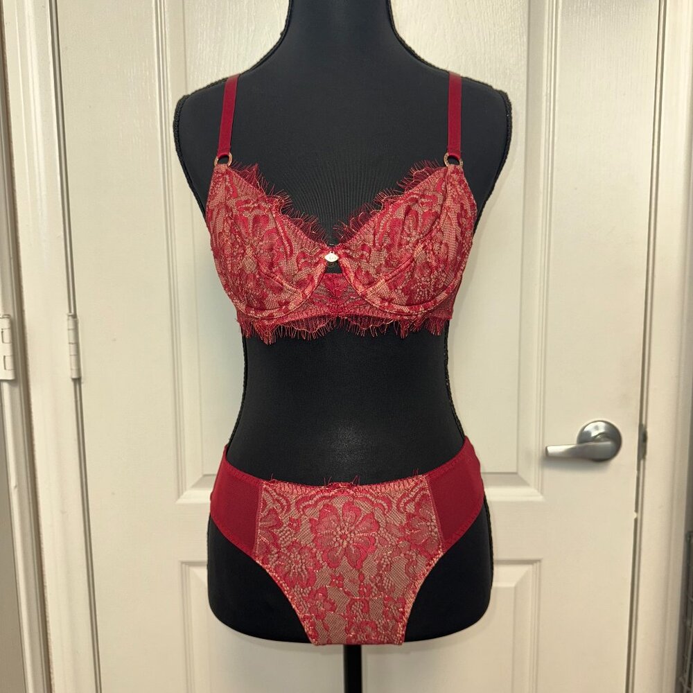 Sofia Intimates by Sofia Vergara Burgundy Eyelash Lace Bra & Panty Set – 34B / S